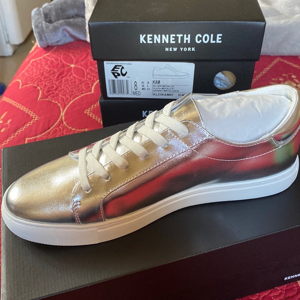 MWT Kenneth Cole New york.Silver metallic size 8 Kl23kamo7.